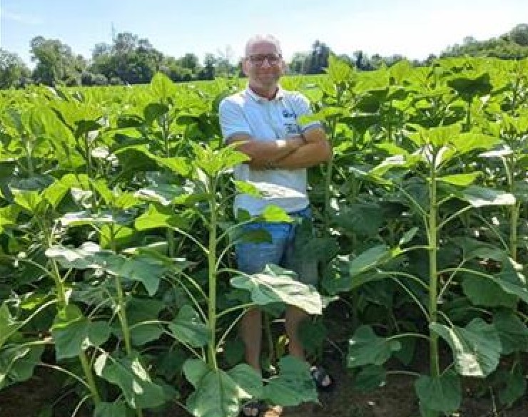 „MOJ POSAO JE OVDJE, OVDJE PRIPADAM“: Stevo Bogdanović, dijete poginulog borca i poljoprivrednik iz Šamca, živi od svog rada