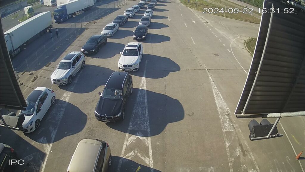 ČEKA SE NEKOLIKO SATI: Velike gužve na ovom graničnom prelazu (VIDEO)