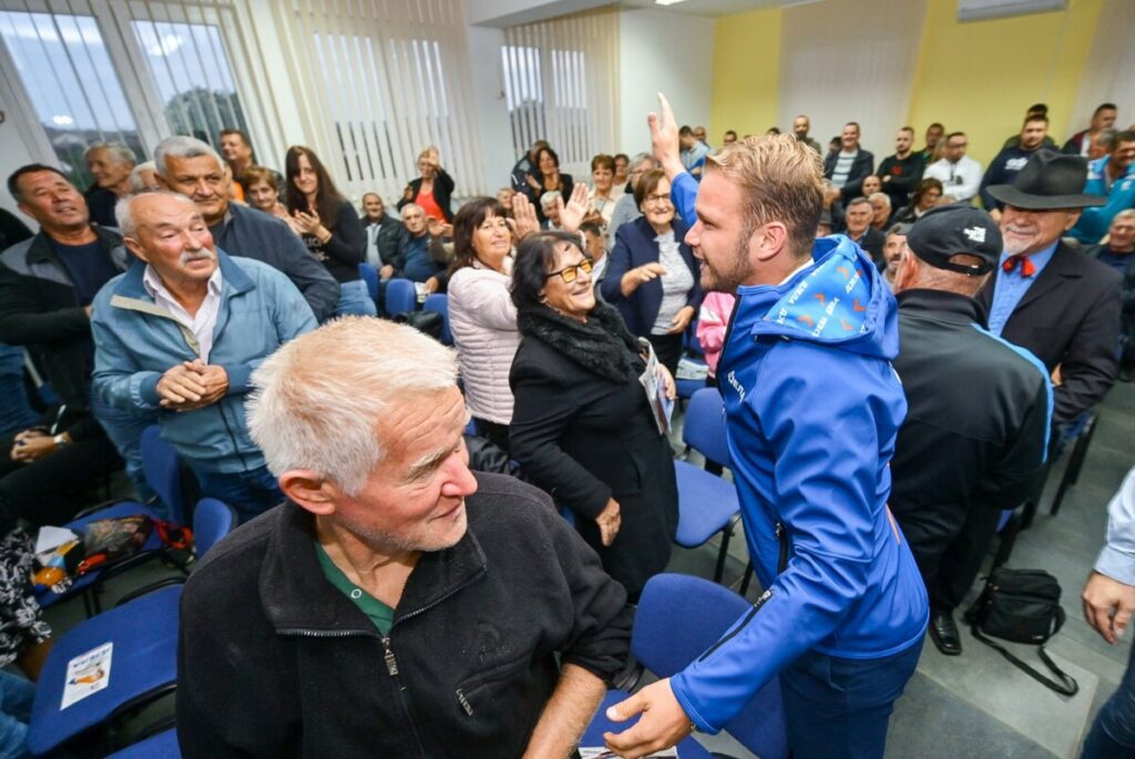 PDP KAŽNJEN ZBOG STANIVUKOVIĆA: Stranka mora da plati 15.000 KM zbog preuranjene kampanje