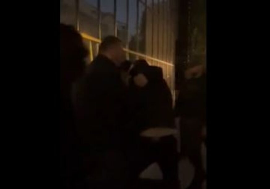 „BILO IH JE 30 OBUČENIH U CRNO“: Batinaši napali studente u Novom Sadu (VIDEO)