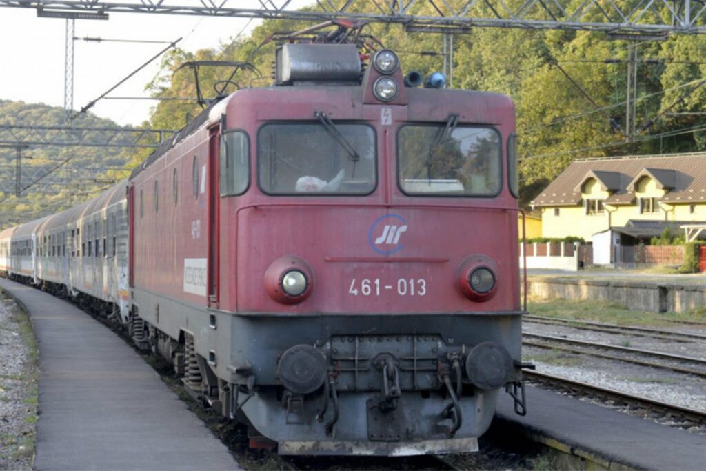 FOČAK TEŠKO POVRIJEĐEN: Fotografisao se na vagonima, pa ga udarila struja