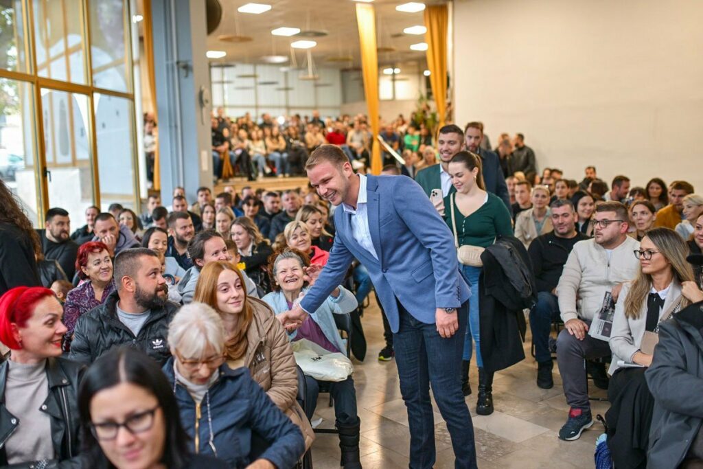 CILJ DA SE POMOGNE MLADIMA: Predstavljeni besplatni projekti za kuće i dinamika pođele placeva u Banjaluci