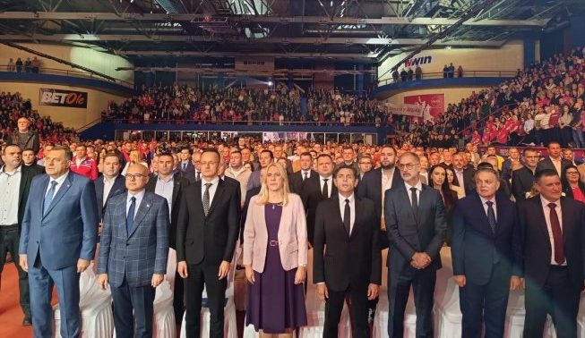 ZAVRŠNA TRIBINA SNSD-A: Došli Vučević, Sijarto, Vulin