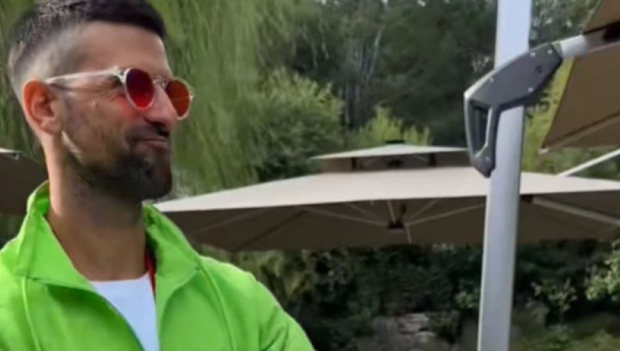 ĐOKOVIĆ NAPRAVIO ŠOU NA ŠANGAJSKIM ULICAMA: Nole šokirao navijače novim stajlingom (FOTO/VIDEO)