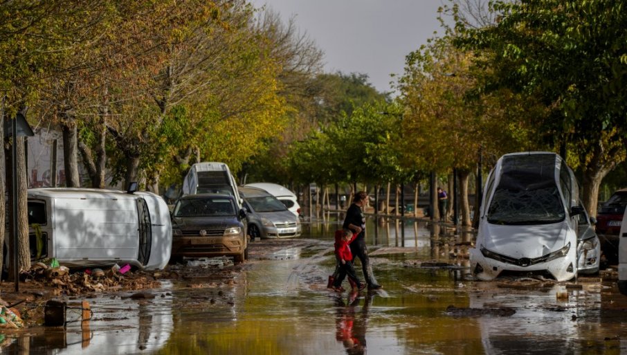 ALARMANTNA SITUACIJA U ŠPANIJI: Valensija pod vodom, raste broj žrtava