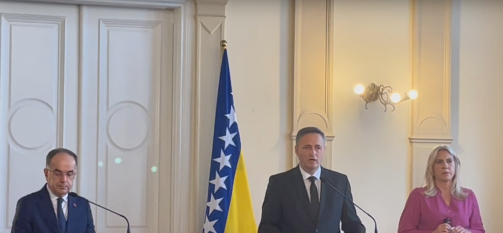 СКАНДАЛОЗАН ГОВОР БЕЋИРОВИЋА У САРАЈЕВУ: Куртија назвао великим пријатељем, па споменуо и Космет (ВИДЕО)