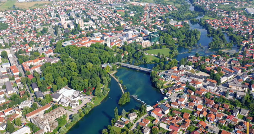 NESTALA DJEVOJKA NA KUPALIŠTU U BIHAĆU: Pretražuje se rijeka Una, u nadi za bilo kakvim tragom