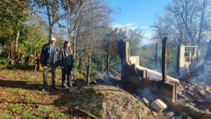 СВЕ ШТО СУ ИМАЛИ НЕСТАЛО ЈЕ У ПОЖАРУ: Породица на Банији остала без крова над главом, а живе од 200 евра пензије