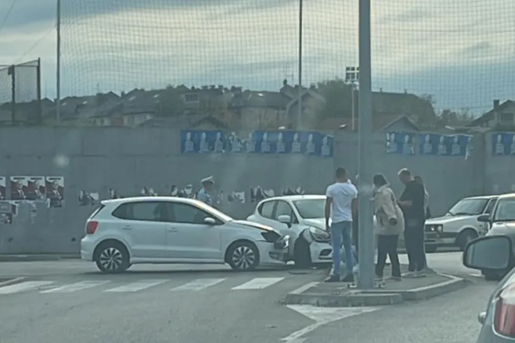 УДЕС У БАЊАЛУЦИ: Због судара два возила успорен саобраћај