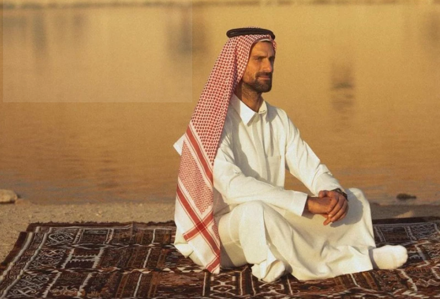 ĐOKOVIĆ ZAPALIO DRUŠTVENE MREŽE: Nole objavio fotografiju u arapskoj nošnji (FOTO)