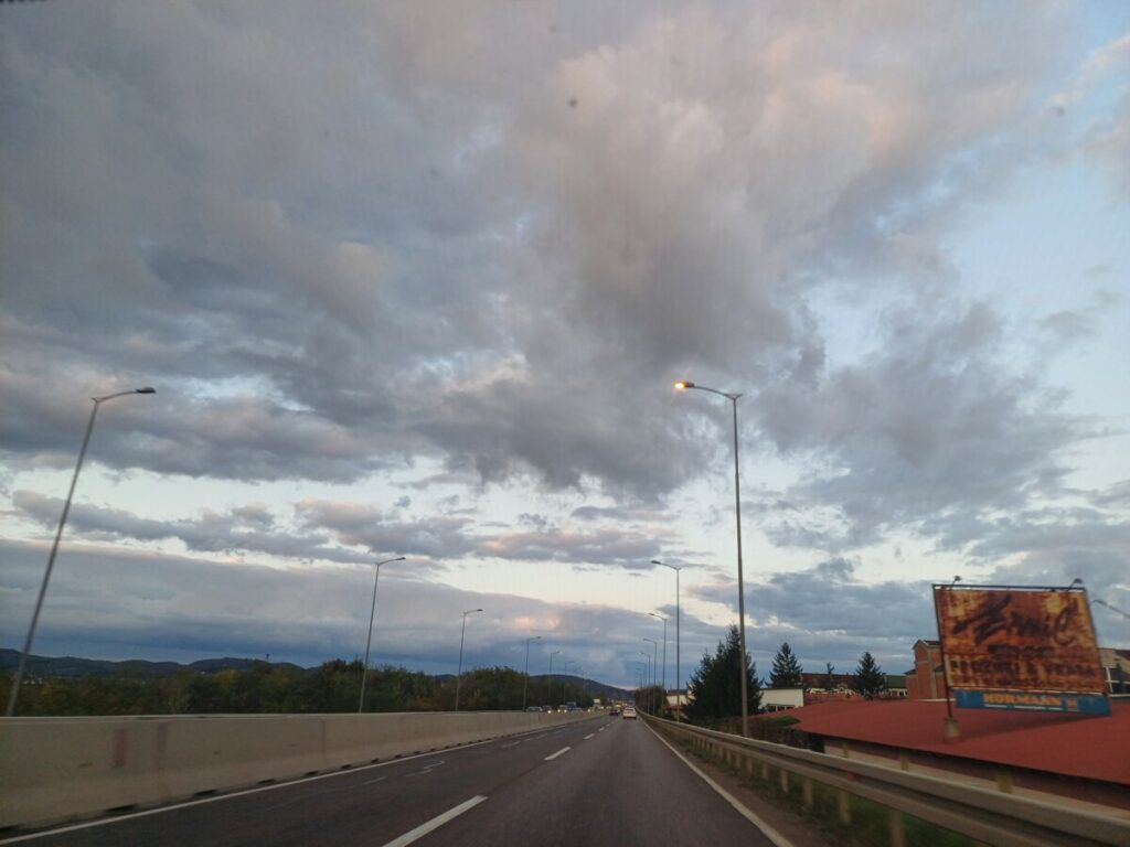 ВОЗАЧИ, УСПОРИТЕ: Ево на којим дионицама су радови у току