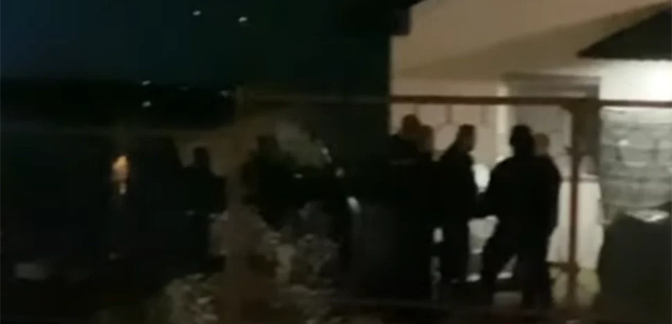 UHAPŠENO OSAM OSOBA U BOSANSKOJ KRUPI I BIHAĆU: Pronađeno oružje i poruke na arapskom jeziku