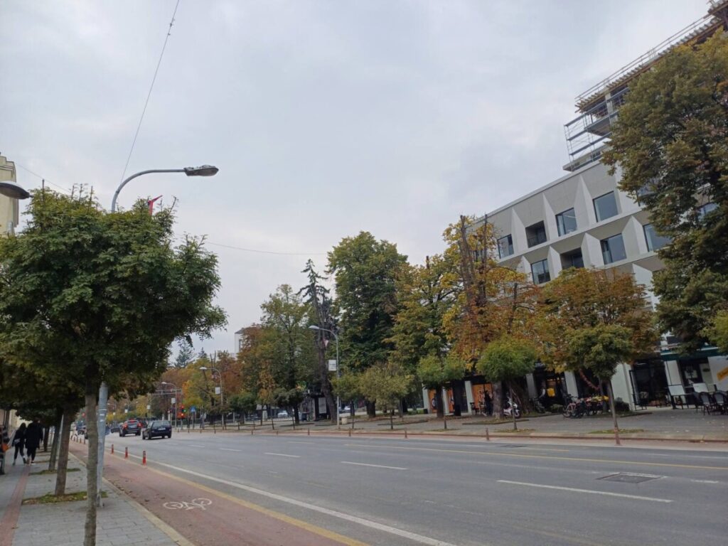 ТОПЛО СЕ ОБУЦИТЕ: Очекује нас хладан и тмуран дан, један град већ дебело у минусу