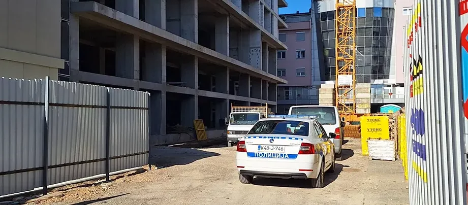 TEŠKA NESREĆA NA BANJALUČKOM GRADILIŠTU: Radnik ozbiljno povrijeđen, ljekari Hitne pomoći odmah intervenisali