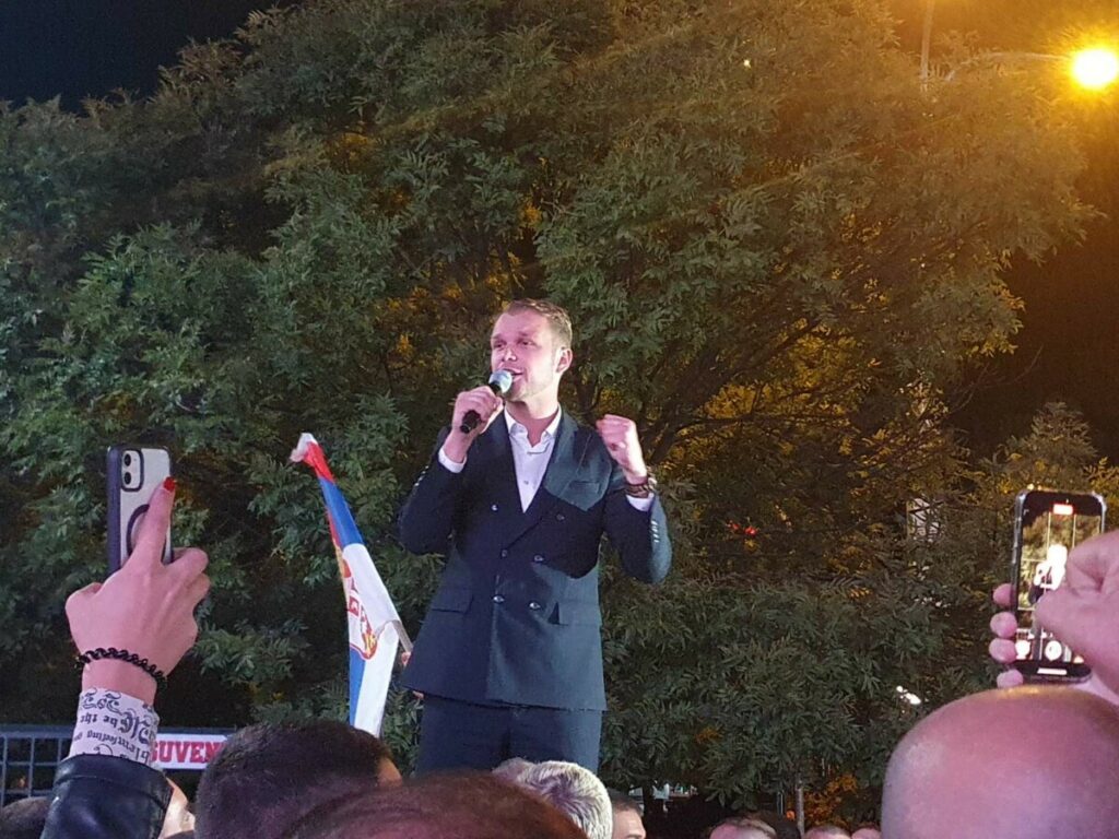 „ДРАШКО ИХ ЈЕ ОДЕРАО“ Станивуковић слави побједу на Тргу Крајине уз ову пјесму (ФОТО/ВИДЕО)