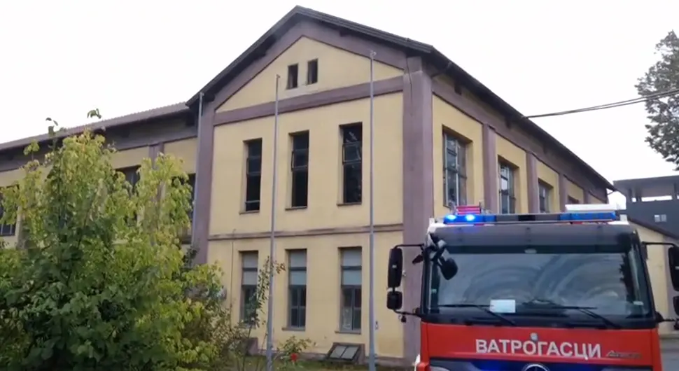 VATROGASCI NA TERENU: Požar u fabrici Duvana u Banjaluci (VIDEO)