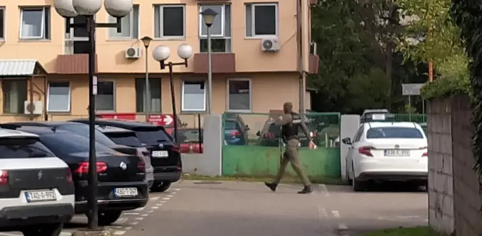 KUSTURIĆ STIGAO U FOND ZDRAVSTVENOG OSIGURANJA: ”Češljaju” se ugovori o respiratorima i njihovom transportu