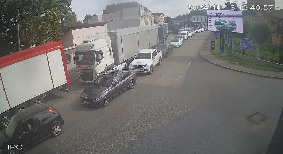 AKO PUTUJETE BUDITE STRPLJIVI: Velike gužve na graničnim prelazima