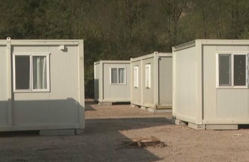 POSTAVLJENI KONTEJNERI U BUTUROVIĆ POLJU: Obezbijeđen privremeni smještaj za porodice, koje su ostale bez domova u poplavama