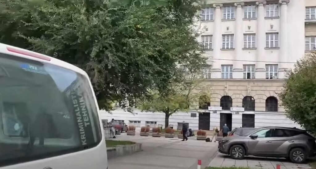 U KUĆI PRONAĐENO ORUŽJE: Policija uhapsila maloljetnika koji je ranio učenika u Sarajevu