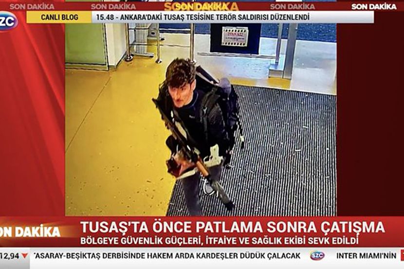 SNIMAK NAPADAČA U TURSKOJ: Ranjeni su evakuisani, specijalci ušli u fabriku (FOTO/VIDEO)