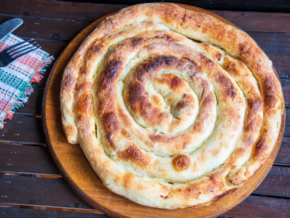 AUTENTIČAN RECEPT: Tajna savršenog bureka je u sjeckanom mesu