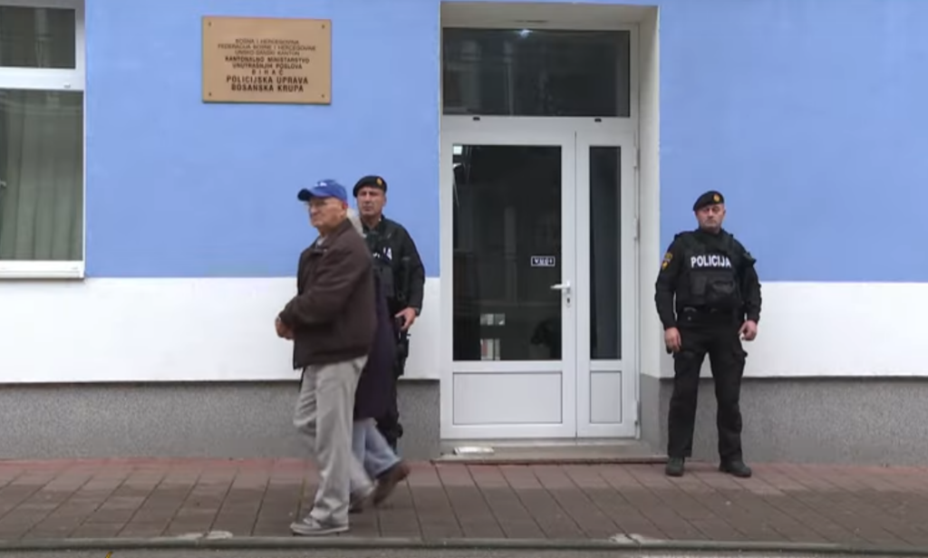 RODITELJI DJEČAKA UBICE IZ BOSANSKE KRUPE NISU UHAPŠENI: Policija demantovala informacija, pa otkrila gdje se nalaze