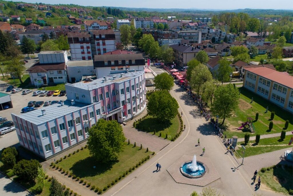 DVA ŽIVOTA UGAŠENA ZA SVEGA JEDAN ČAS: Zbog pogibije dvoje mladih u Srpcu sutra Dan žalosti