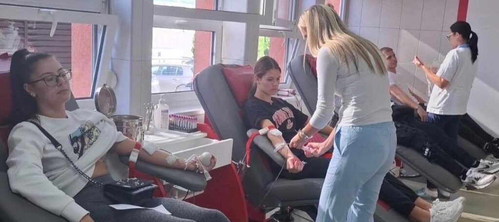TEHNIČKA ŠKOLA UZ GRAĐANE: Kuvalja ponosan na učenike koji su dobrovoljno dali krv (FOTO)