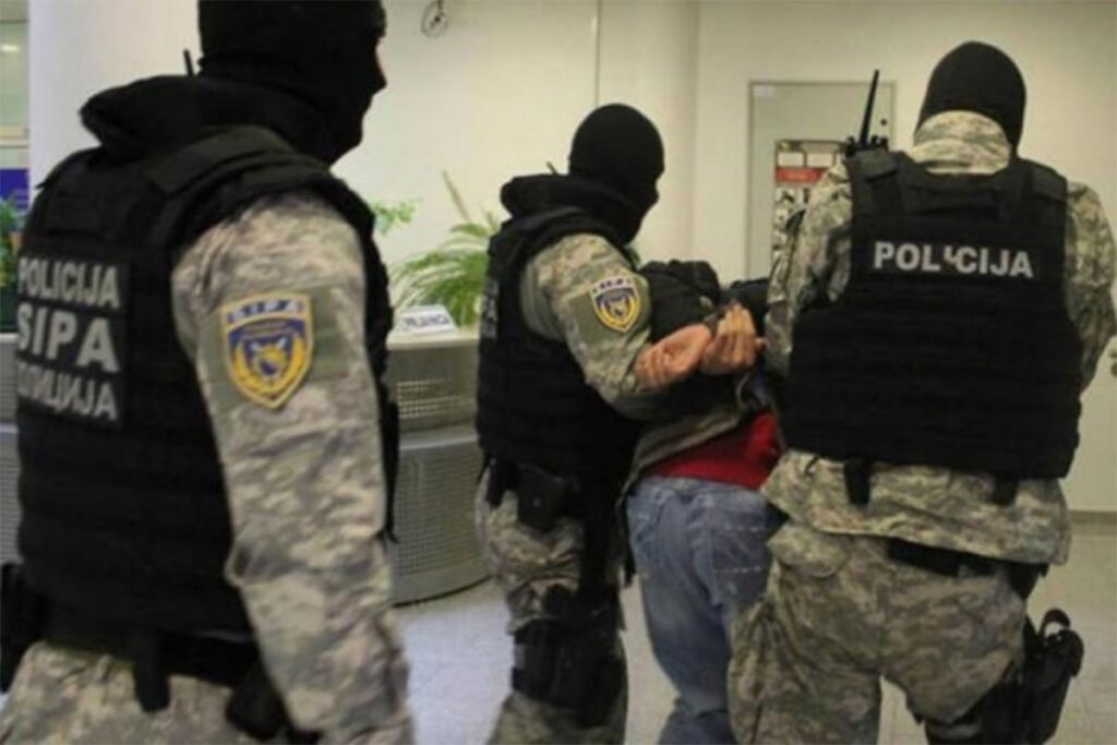 АКЦИЈА „АЛГОЛ“: Ухапшен члан групе која је прокријумчарила 250 људи