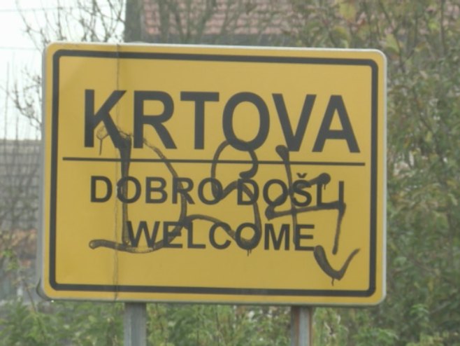 KUĆE PRAZNE, SRBI NAPUSTILI OGNJIŠTA: Kako se danas živi u selu Krtovi kod Tuzle, koje je Dejton podijelio na pola