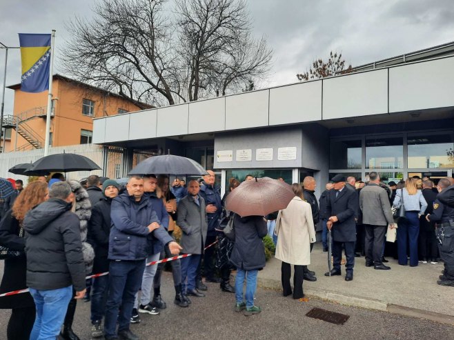 PODRŠKA ISPRED SUDA BiH: Nastavak ročišta predsjedniku Srpske i v.d. direktora Službenog glasnik