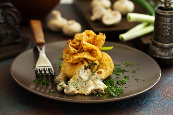 BRZO I JEDNOSTAVNO: Palačinke punjene kremastim sosom od pečuraka