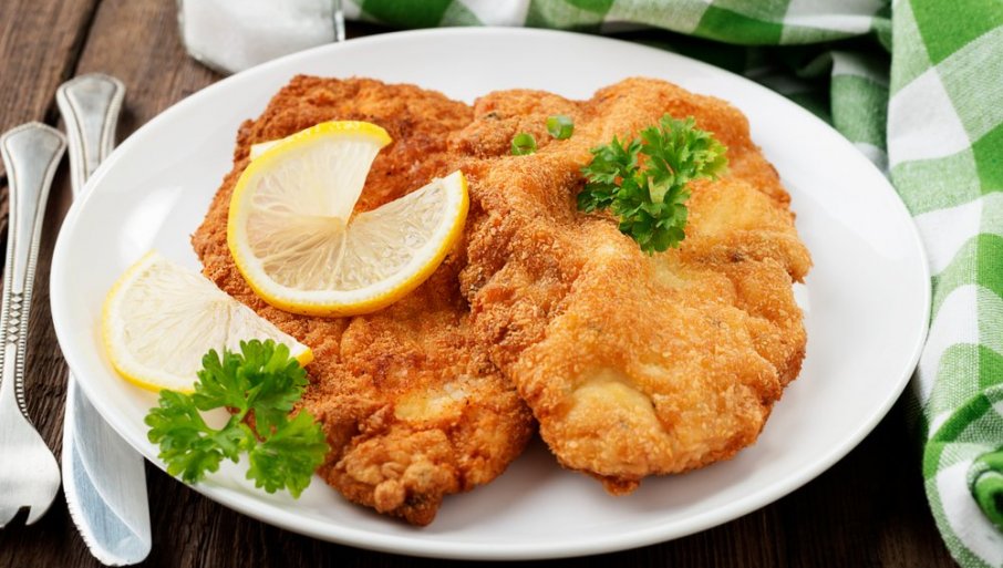 BEČKA ŠNICLA PO ORIGINALNOM RECEPTU: Ukusno jelo koje svi vole