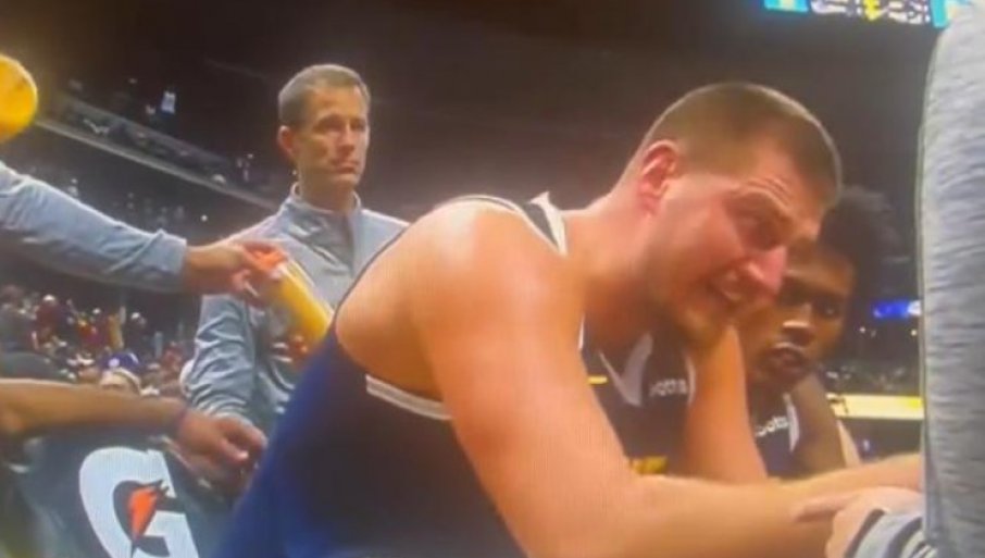 НИКАДА ГА НИСМО ВИДЈЕЛИ ОВАКВОГ: Јокић урла на саиграче, посебно повисио тон на НБА звијезду (ВИДЕО)