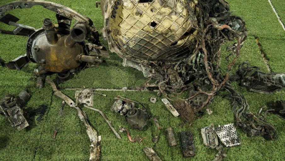 PRVE FOTOGRAFIJE „OREŠNIKA“: Ukrajinski istražitelji ispituju ostatke ruske rakete (FOTO)