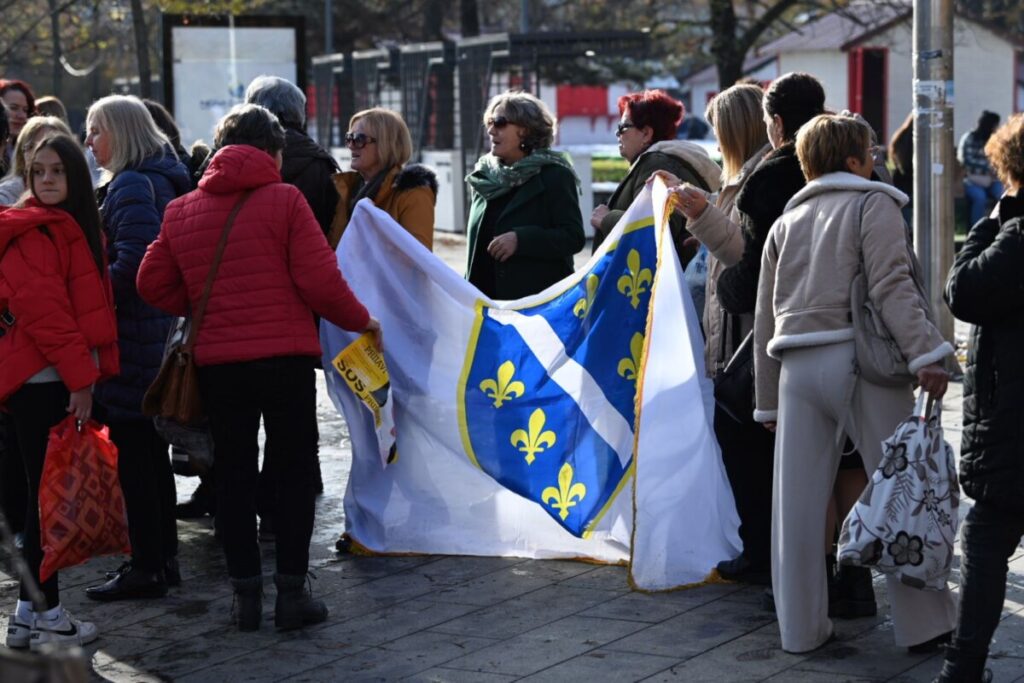 PRELAZE SVE GRANICE: “Bošnjaci dva puta izdali zastavu sa ljiljanima“