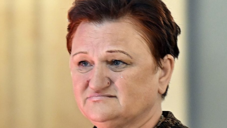 NAPALI SRPSKINJU NA DAN NJENE SLAVE: Albaci kamenovali stan srpske povratnice