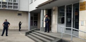 СЕКСУАЛНО ИСКОРИШТАВАЛИ ДЈЕВОЈЧИЦУ ИЗ ДОМА: Подигнута оптужница против полицајаца из Тузле