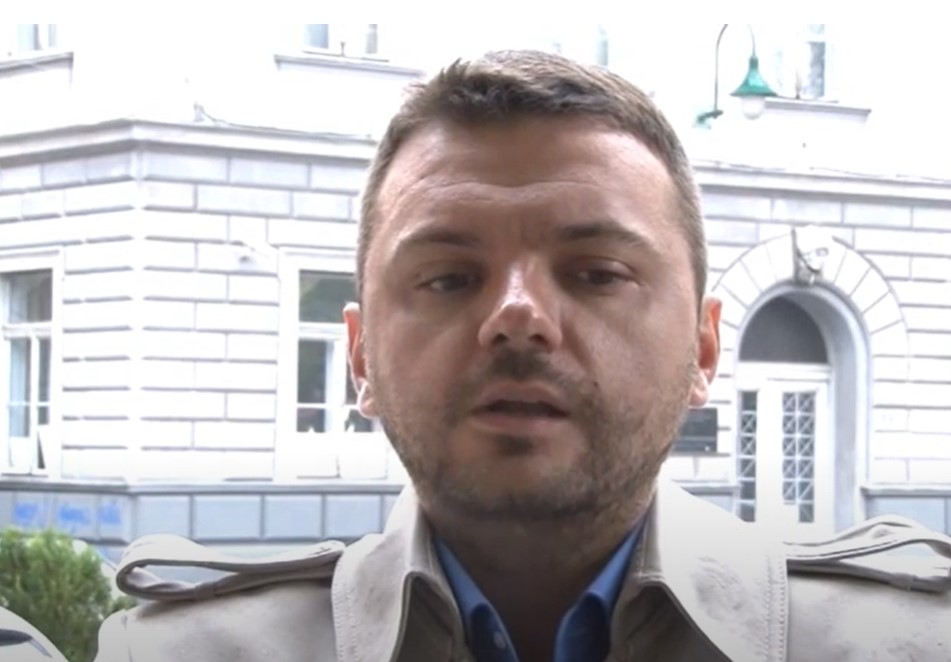 „МОЈ МАНДАТ ЈЕ ОБИЉЕЖЕН САМО УСПЈЕСИМА“: Пријетње и бахат одговор амбасадора БиХ којег народ плаћа 14.000 КМ мјесечно
