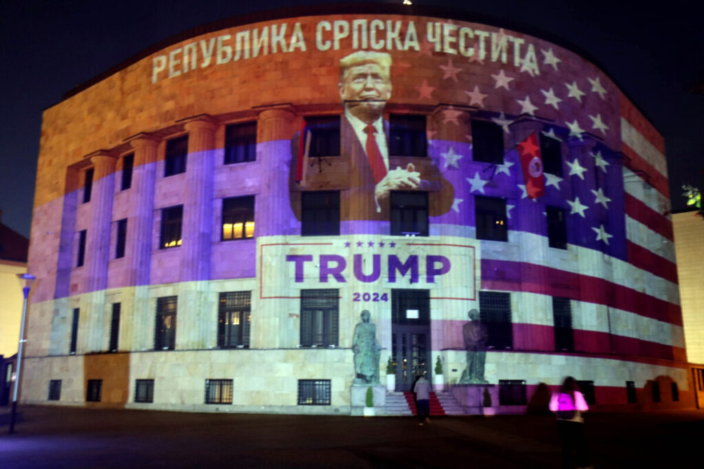 PALATA REPUBLIKE U BOJAMA AMERIČKE ZASTAVE: Srbi slave pobjedu Trampa