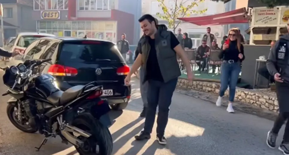 „JEDAN OD NAJDIRLJIVIJIH TRENUTAKA U ŽIVOTU“: Bajker svoj motor poklonio čovjeku iz Jablanice (VIDEO)