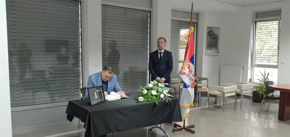 „SAOSJEĆAMO SE SA BOLOM PORODICA ŽRTAVA“: Dodik se upisao u knjigu žalosti zbog nesreće u Novom Sadu