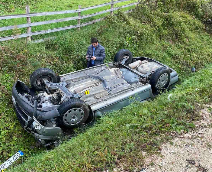 VOZAČ SLETIO U KANAL: Banjalučanin hitno prebačen na UKC Srpske (FOTO)