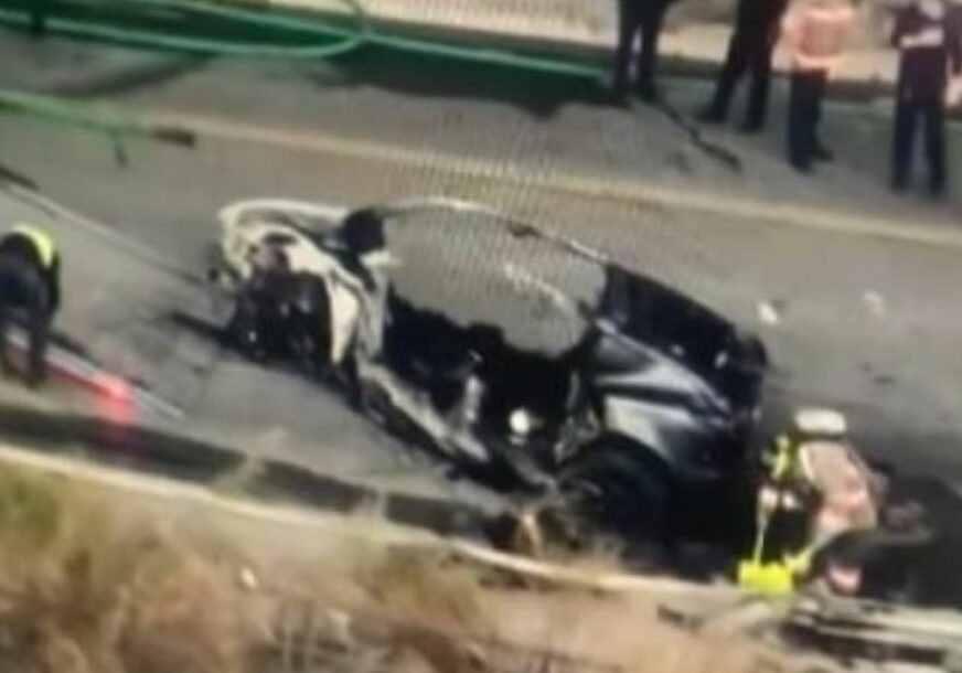 JEZIVA SMRT 4 MLADIH: Automobil se zapalio, nisu mogli da izađu iz vozila (UZNEMIRUJUĆI VIDEO)