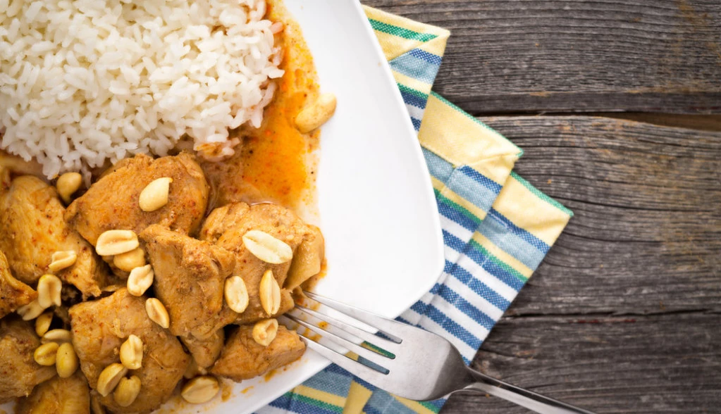 SPECIJALITET ZA PRAVE GURMANE: Piletina u kikiriki sosu pravi je raj za nepca