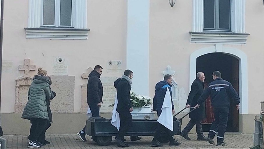 POVORKA OBAVIJENA TUGOM: Sahranjen dječak (2) koji je poginuo sa ocem u saobraćajnoj nesreći