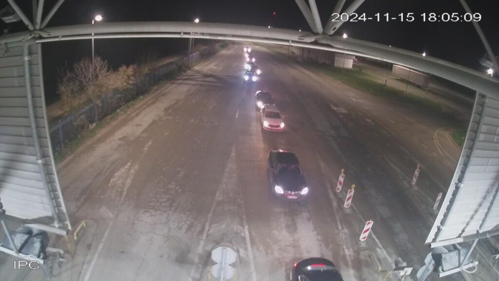 NAORUŽAJTE SE STRPLJENJEM: Velika gužva na jednom graničnom prelazu u BiH