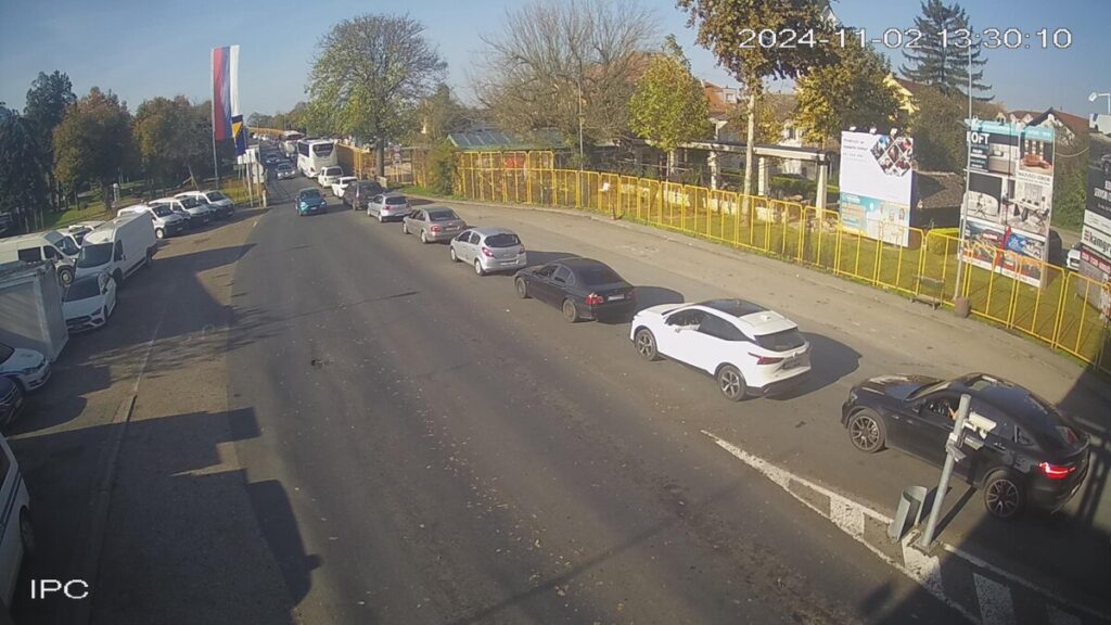 VOZAČI BUDITE STRPLJIVI: Gužve na graničnim prelazima u BiH