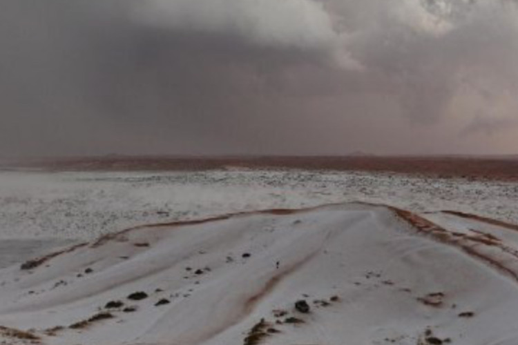 PUSTINJA ZABIJELILA KAO SIBIR: Snijeg osvanuo u Saudijskoj Arabiji